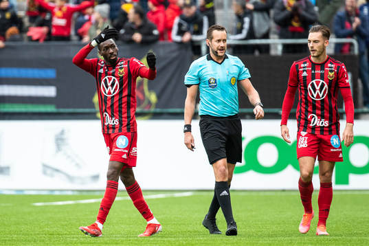 Östersunds Blair Turgott jublar med lagkamrater