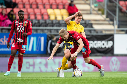 Östersunds Eirik Haugan och Elfsborgs Alexander Bernhadsson