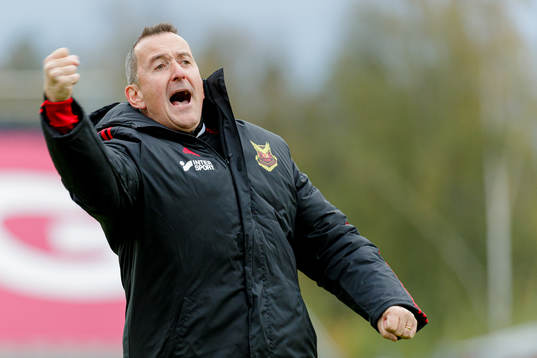 Östersunds tränare Per Joar Hansen jublar
