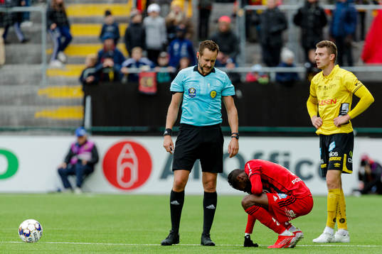 Östersunds Blair Turgott  har ont