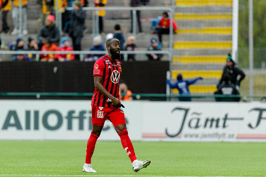 Östersunds Ronald Mukiibi går ut skadad