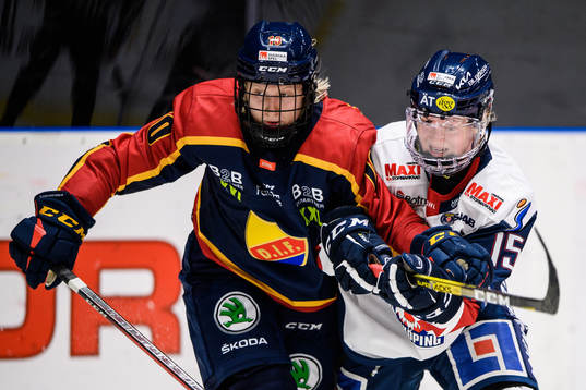Djurgårdens Hannah Miller och Linköpings Jessica Adolfsson