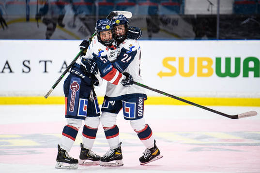 Linköpings Sydney Brodt (h) jublar med Emma Pfeffer