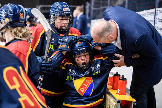 Djurgårdens Nicole Hall har ont
