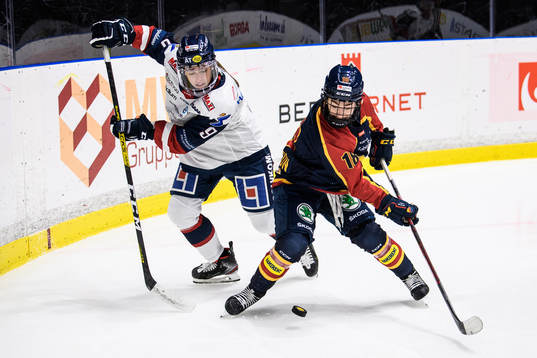 Linköpings Olivia Zafuto och Djurgårdens Alice Östensson