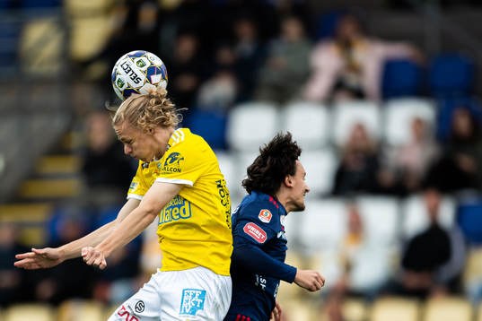 Bläddra bland fler bilder av Fotboll, Superettan, Falkenberg - Öster