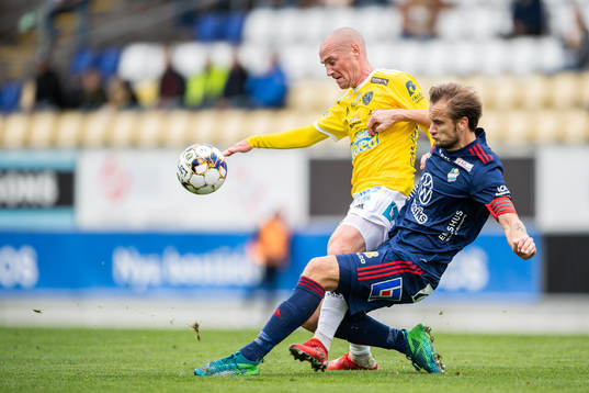 Falkenbergs Christoffer Carlsson och Östers Månz Berg