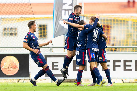 Östers Jesper Jonasson Westermark jublar med laget