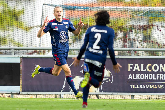Östers Jesper Jonasson Westermark jublar