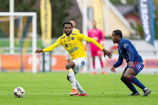 Falkenbergs Kwame Kizito och Östers Manasse Kusu
