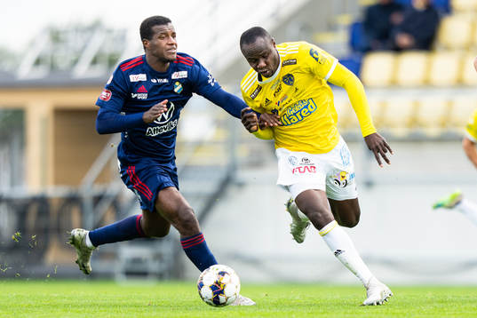 Östers Manasse Kusu och Falkenbergs Nsima Peter