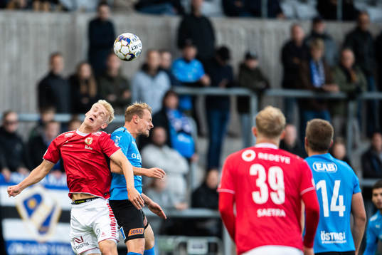 Kalmars Carl Gustafsson och Halmstads Joel Allansson