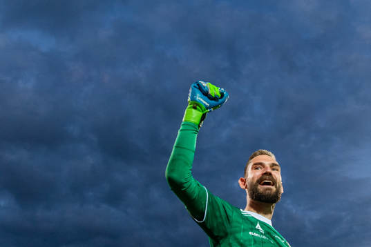Kalmars målvakt Lucas Hägg Johansson jublar