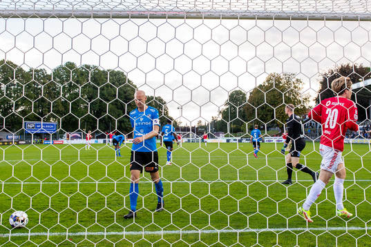 Kalmars Oliver Berg jublar medan Halmstads Andreas