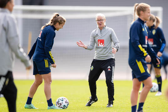 Filippa Angeldahl and Victoria Sandell, assistant coach of