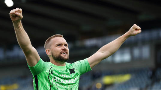 IFK Norrköpings målvakt Oscar Jansson jublar