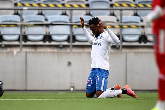 IFK Norrköpings Samuel Adegbenro jublar