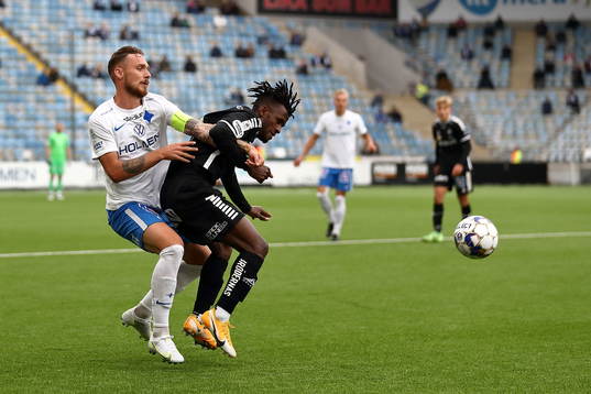 IFK Norrköpings Linus Wahlqvist och Örebros Rickard Emeka