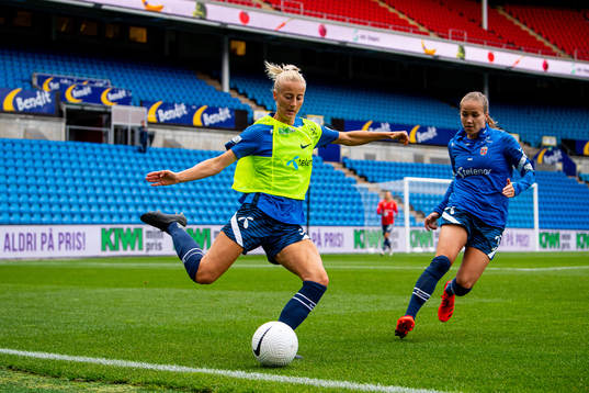 Anja Sønstevold and Guro Reiten of the Norwegian women's