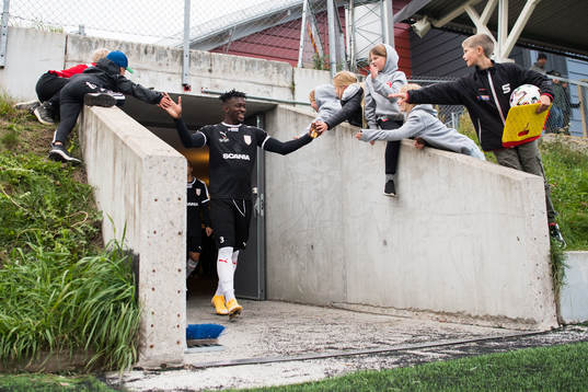 Assyriskas Mamadouba Diaby innan fotbollsmatchen i Ettan
