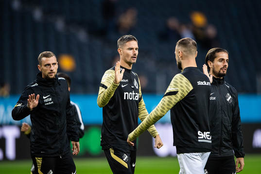 s Mikael Lustig värmer upp