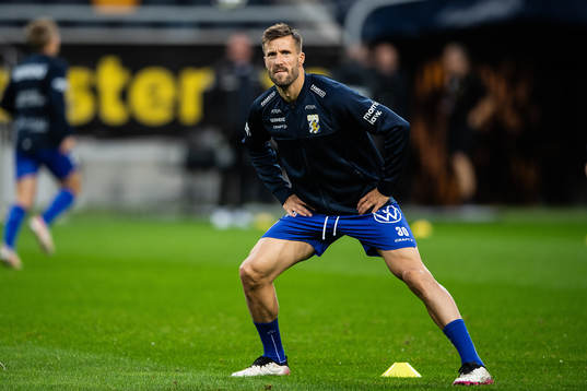 IFK Göteborgs Mattias Bjärsmyr värmer upp