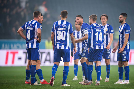 IFK Göteborgs Marcus Berg samlar sina lagkamrater