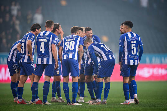 IFK Göteborgs Marcus Berg samlar sina lagkamrater