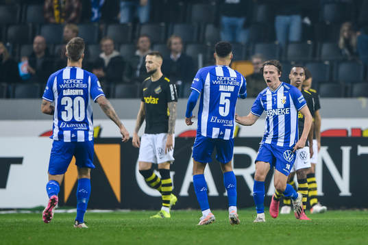 IFK Göteborgs Simon Thern (h) jublar