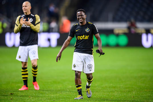 s Erick Otieno jublar