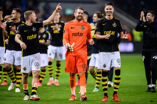 s Sebastian Larsson, målvakt Kristoffer Nordfeldt och