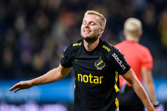 s Sebastian Larsson reagerar