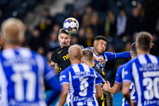 s Mikael Lustig och IFK Göteborgs Alexander Jallow