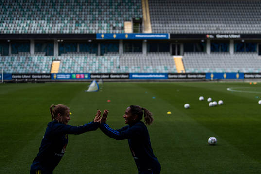 Anna Anvegård and Madelen Janogy