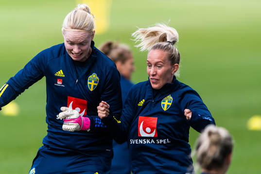 Goalkeeper Hedvig Lindahl and Julia Roddar
