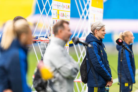Lina Hurtig is interviewed