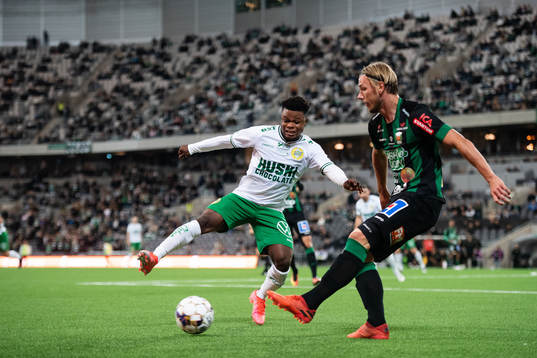 Hammarbys Akinkunmi Amoo och Varbergs Hampus Zachrisson