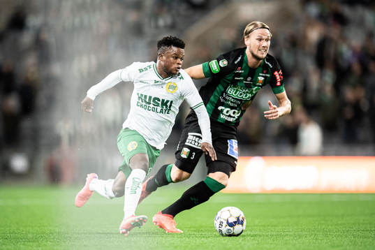 Hammarbys Akinkunmi Amoo och Varbergs Hampus Zachrisson