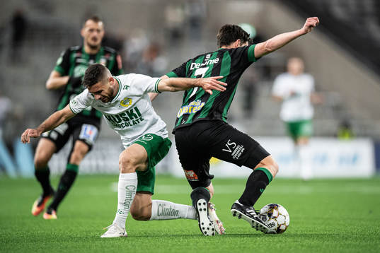 Hammarbys Aljosa Matko och Varbergs Robin Tranberg