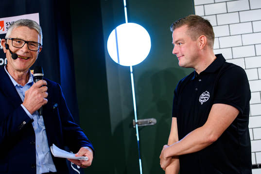 CMores Harald Lückner och Björklövens sportchef Per