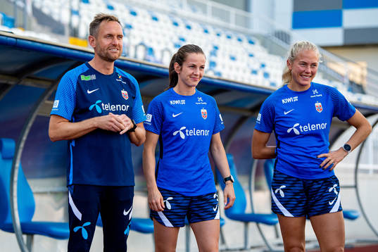 Martin Sjögren, head coach, Tuva Hansen and Guro Bergsvand