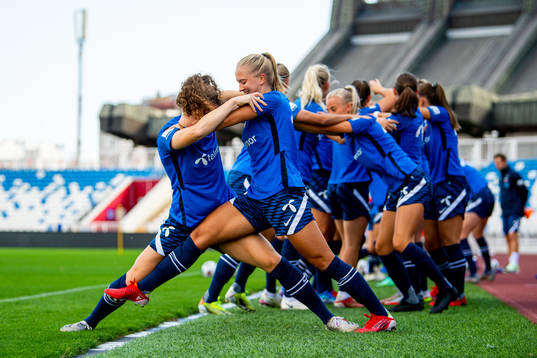 Synne Skinnes Hansen and Amalie Vevle Eikeland of the