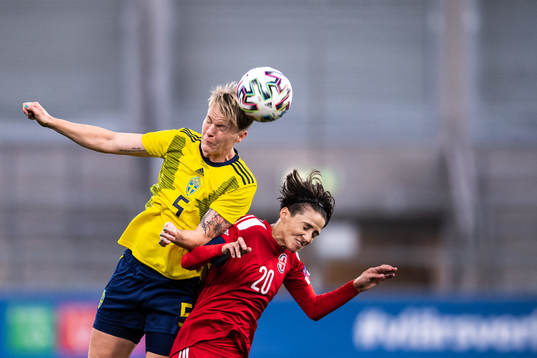 Nilla Fischer of Sweden and Khatia Tchkonia of Georgia