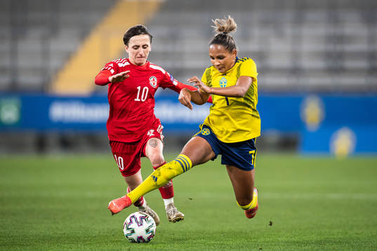 Teona Bakradze of Georgia and Madelen Janogy of Sweden