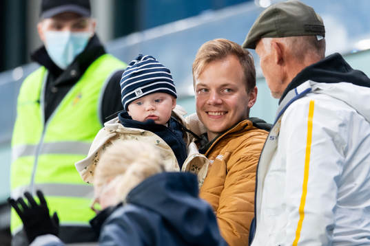 The son (Frans) and husband (Filip) of Swedish player Elin
