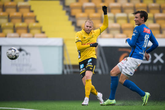 Elfsborgs Sveinn Aron Gudjohnsen skjuter 1-0