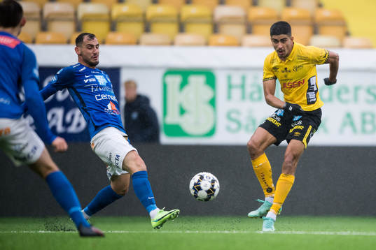 Elfsborgs Ahmed Qasem och Norrbys Nikola Tkalcic