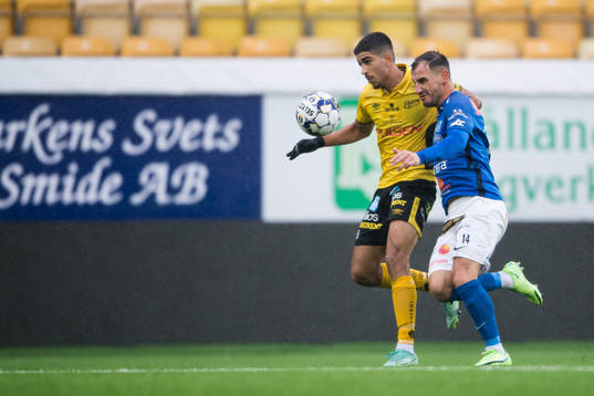 Elfsborgs Ahmed Qasem och Norrbys Nikola Tkalcic