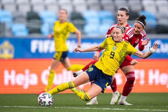 Kosovare Asllani of Sweden and Nino Pasikashvili of Georgia