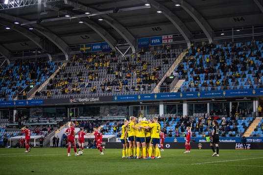 Players of Sweden celebrate with Caroline Seger of Sweden
